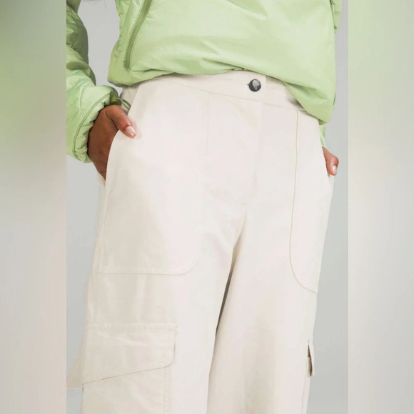 Lululemon Light Utilitech Cargo Pocket High Rise Crop Natural Ivory Size 32 - Picture 3 of 7